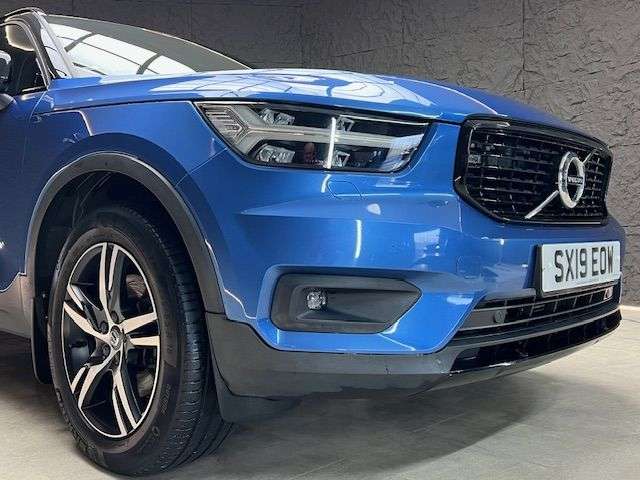 2019 VOLVO XC40 2019 VOLVO XC40