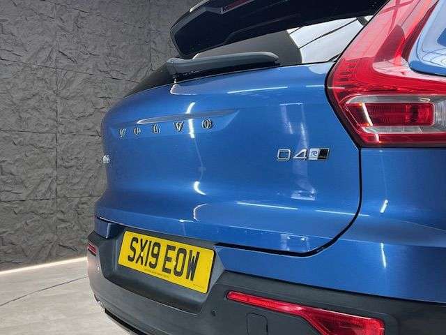 2019 VOLVO XC40 2019 VOLVO XC40