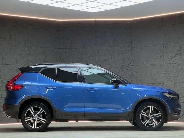 2019 VOLVO XC40 2019 VOLVO XC40