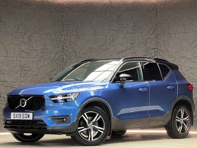 A 2019 VOLVO XC40 2.0 D4 R-Design SUV 5dr Diesel Auto AWD Euro 6 (s/s) (190 ps) PARKING SENSO A 2019 VOLVO XC40 2.0 D4 R-Design SUV 5dr Diesel Auto AWD Euro 6 (s/s) (190 ps) PARKING SENSO