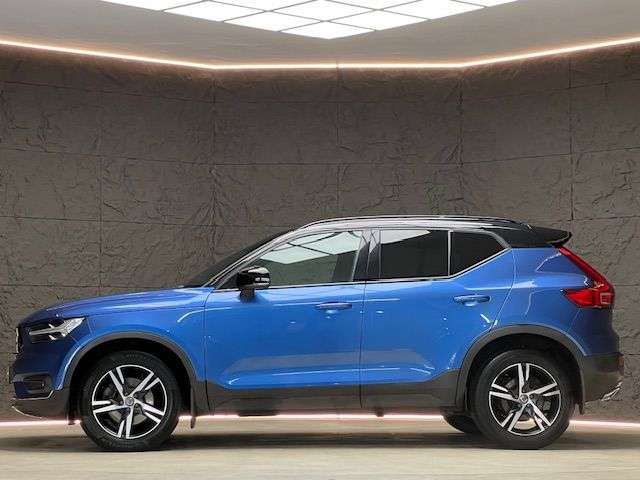 2019 VOLVO XC40 2019 VOLVO XC40