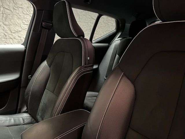 2019 VOLVO XC40 2019 VOLVO XC40