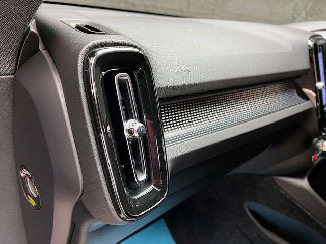 2019 VOLVO XC40 2019 VOLVO XC40