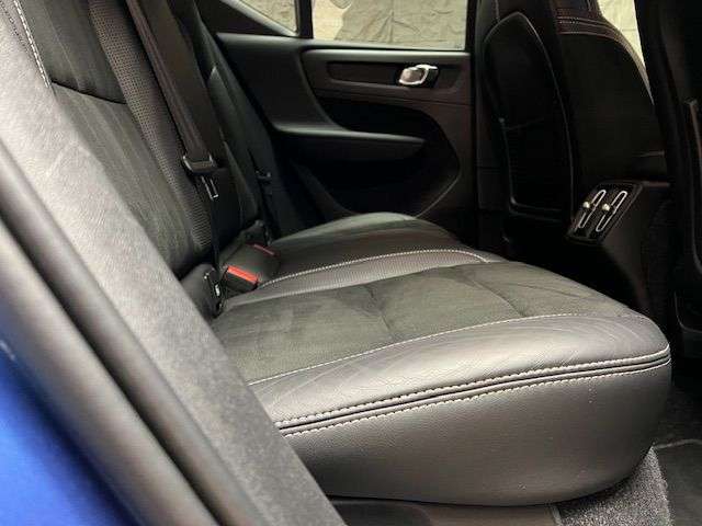 2019 VOLVO XC40 2019 VOLVO XC40