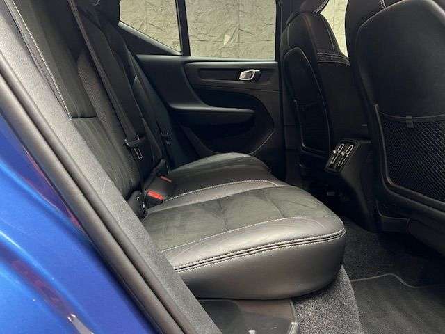 2019 VOLVO XC40 2019 VOLVO XC40