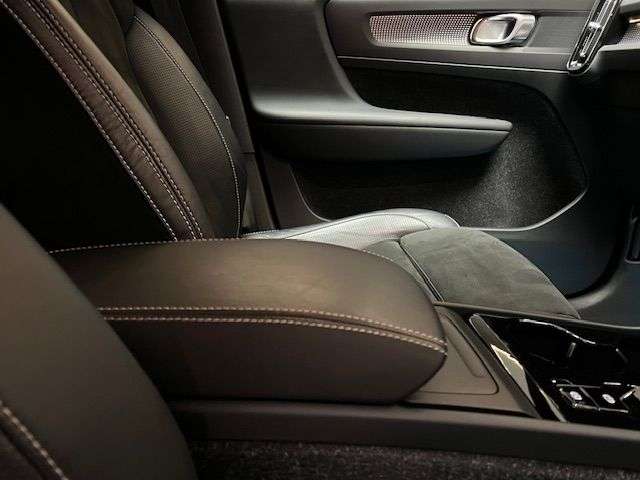 2019 VOLVO XC40 2019 VOLVO XC40