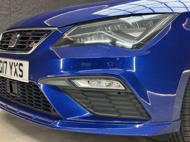 A 2017 SEAT LEON 2.0 TDI FR Technology ST 5dr Diesel DSG Euro 6 (s/s) (184 ps) SUNROOF, HEAT A 2017 SEAT LEON 2.0 TDI FR Technology ST 5dr Diesel DSG Euro 6 (s/s) (184 ps) SUNROOF, HEAT