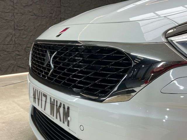 A 2017 DS AUTOMOBILES DS 5 2.0 BlueHDi Performance Line Hatchback 5dr Diesel EAT6 Euro 6 (s/s) (180 ps A 2017 DS AUTOMOBILES DS 5 2.0 BlueHDi Performance Line Hatchback 5dr Diesel EAT6 Euro 6 (s/s) (180 ps
