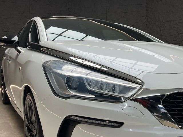 A 2017 DS AUTOMOBILES DS 5 2.0 BlueHDi Performance Line Hatchback 5dr Diesel EAT6 Euro 6 (s/s) (180 ps A 2017 DS AUTOMOBILES DS 5 2.0 BlueHDi Performance Line Hatchback 5dr Diesel EAT6 Euro 6 (s/s) (180 ps