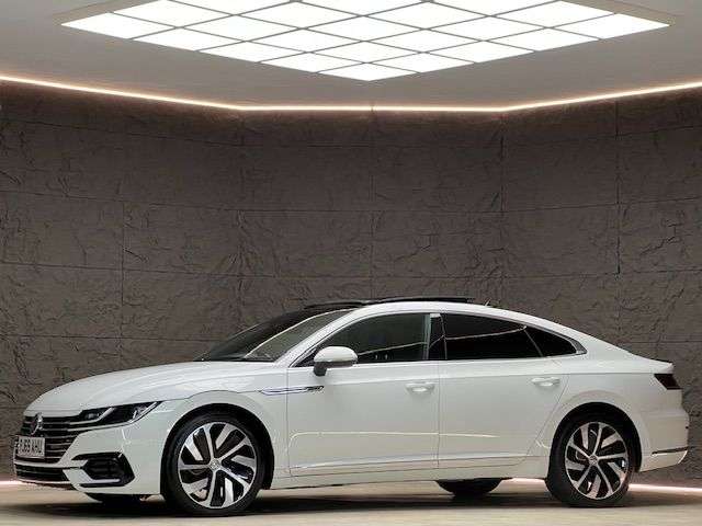 A 2019 VOLKSWAGEN ARTEON 2.0 TDI R-Line Fastback 5dr Diesel DSG 4Motion Euro 6 (s/s) (190 ps) SUNROO A 2019 VOLKSWAGEN ARTEON 2.0 TDI R-Line Fastback 5dr Diesel DSG 4Motion Euro 6 (s/s) (190 ps) SUNROO