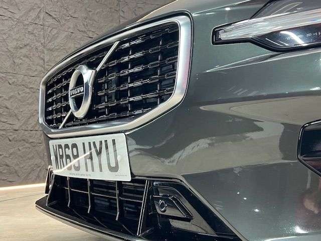 A 2019 VOLVO V60 2.0 D4 R-Design Plus Estate 5dr Diesel Manual Euro 6 (s/s) (190 ps) HARMAN/ A 2019 VOLVO V60 2.0 D4 R-Design Plus Estate 5dr Diesel Manual Euro 6 (s/s) (190 ps) HARMAN/