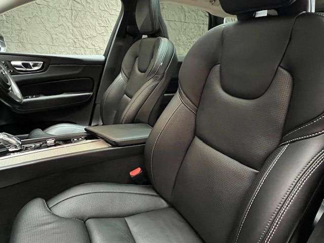 2021 VOLVO XC60 2021 VOLVO XC60