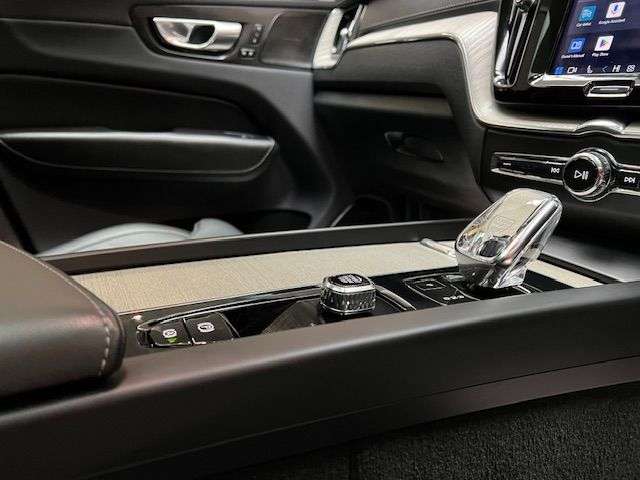 2021 VOLVO XC60 2021 VOLVO XC60