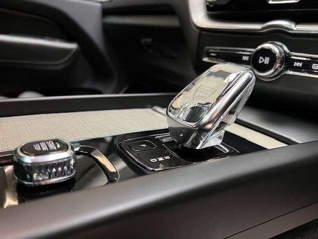 2021 VOLVO XC60 2021 VOLVO XC60