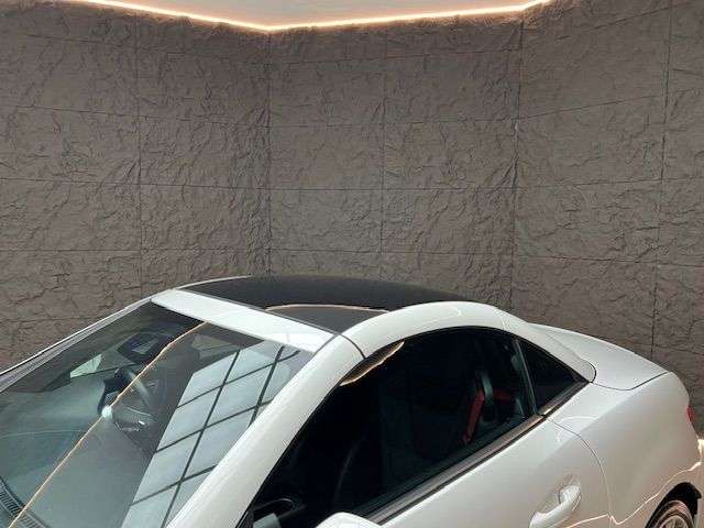 A 2018 MERCEDES-BENZ SLC 2.1 SLC250d AMG Line Convertible 2dr Diesel G-Tronic Euro 6 (s/s) (204 ps) A 2018 MERCEDES-BENZ SLC 2.1 SLC250d AMG Line Convertible 2dr Diesel G-Tronic Euro 6 (s/s) (204 ps)