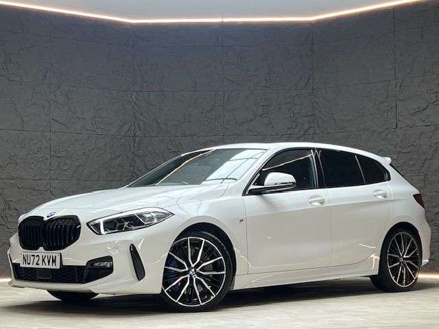 A 2022 BMW 1 SERIES 1.5 118i M Sport (LCP) Hatchback 5dr Petrol DCT Euro 6 (s/s) (136 ps) SUNRO A 2022 BMW 1 SERIES 1.5 118i M Sport (LCP) Hatchback 5dr Petrol DCT Euro 6 (s/s) (136 ps) SUNRO