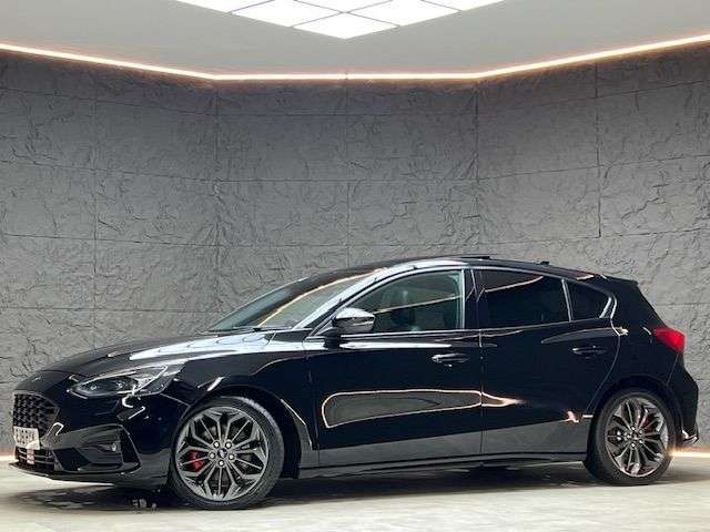 A 2019 FORD FOCUS 2.0 EcoBlue ST-Line X Hatchback 5dr Diesel Auto Euro 6 (s/s) (150 ps) SUNRO A 2019 FORD FOCUS 2.0 EcoBlue ST-Line X Hatchback 5dr Diesel Auto Euro 6 (s/s) (150 ps) SUNRO