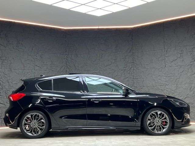 A 2019 FORD FOCUS 2.0 EcoBlue ST-Line X Hatchback 5dr Diesel Auto Euro 6 (s/s) (150 ps) SUNRO A 2019 FORD FOCUS 2.0 EcoBlue ST-Line X Hatchback 5dr Diesel Auto Euro 6 (s/s) (150 ps) SUNRO