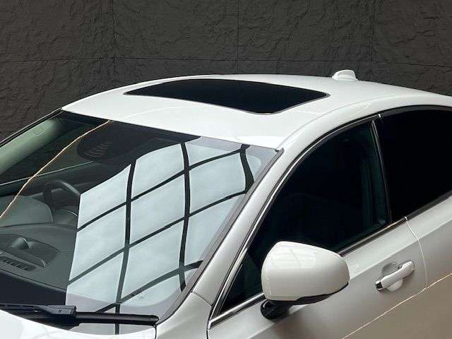 A 2017 VOLVO S90 2.0 D4 Inscription Pro Saloon 4dr Diesel Auto Euro 6 (s/s) (190 ps) SUNROOF A 2017 VOLVO S90 2.0 D4 Inscription Pro Saloon 4dr Diesel Auto Euro 6 (s/s) (190 ps) SUNROOF