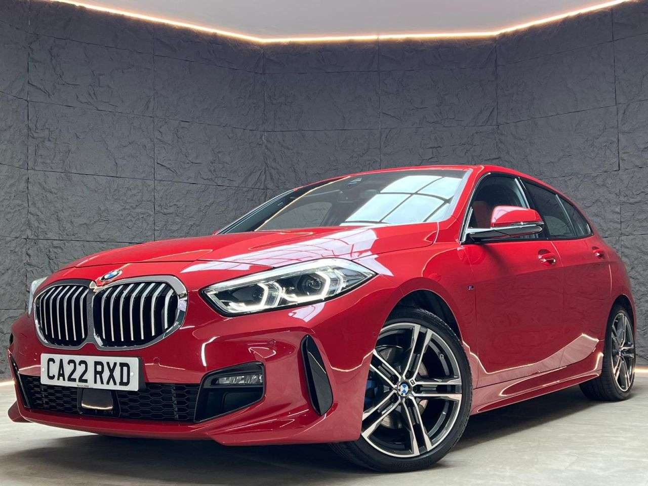 A 2022 BMW 1 SERIES 1.5 118i M Sport (LCP) Hatchback 5dr Petrol DCT Euro 6 (s/s) (136 ps) SUNRO A 2022 BMW 1 SERIES 1.5 118i M Sport (LCP) Hatchback 5dr Petrol DCT Euro 6 (s/s) (136 ps) SUNRO