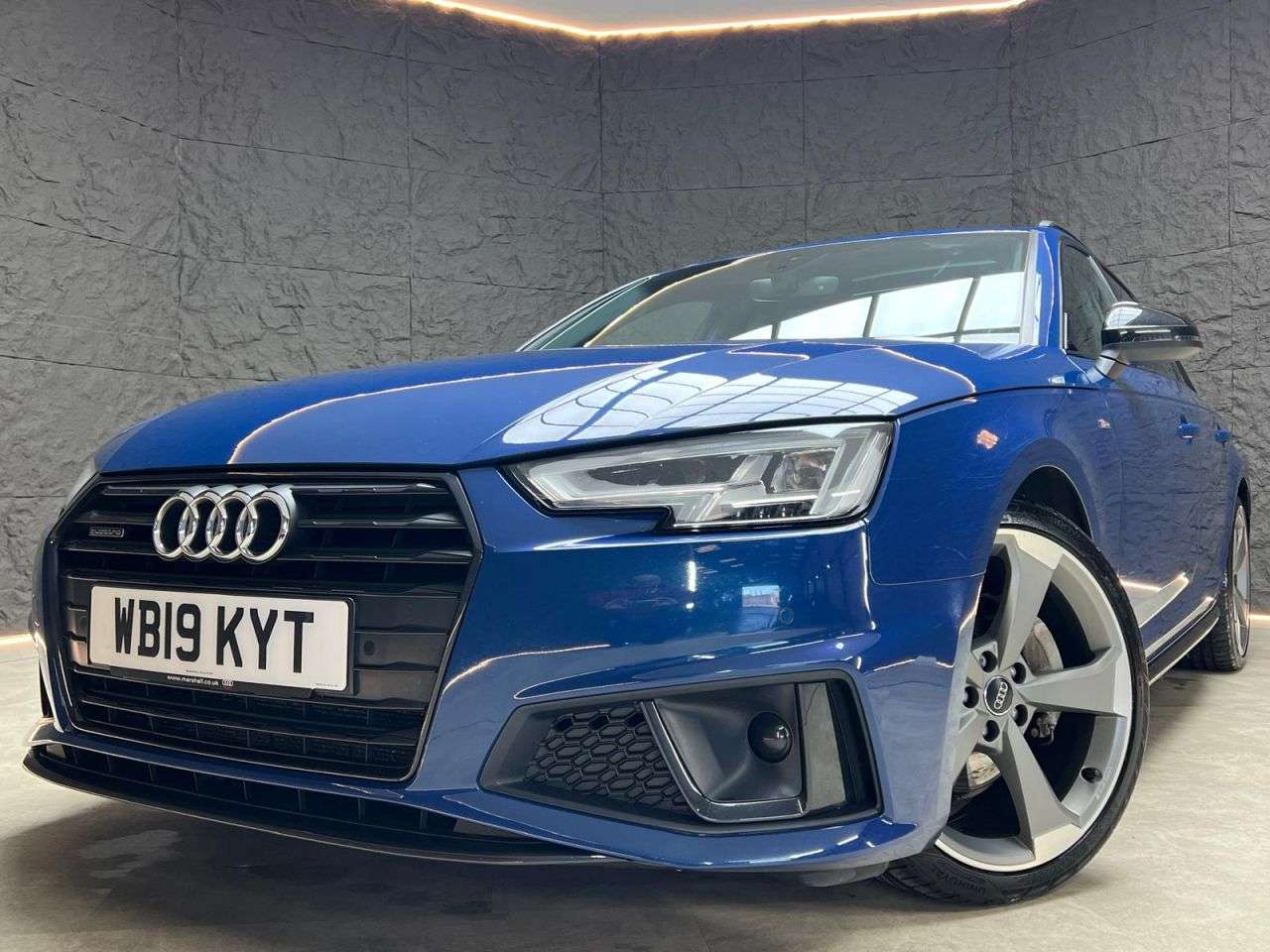 A 2019 AUDI A4 AVANT 2.0 TDI 40 Black Edition Estate 5dr Diesel S Tronic quattro Euro 6 (s/s) (1 A 2019 AUDI A4 AVANT 2.0 TDI 40 Black Edition Estate 5dr Diesel S Tronic quattro Euro 6 (s/s) (1