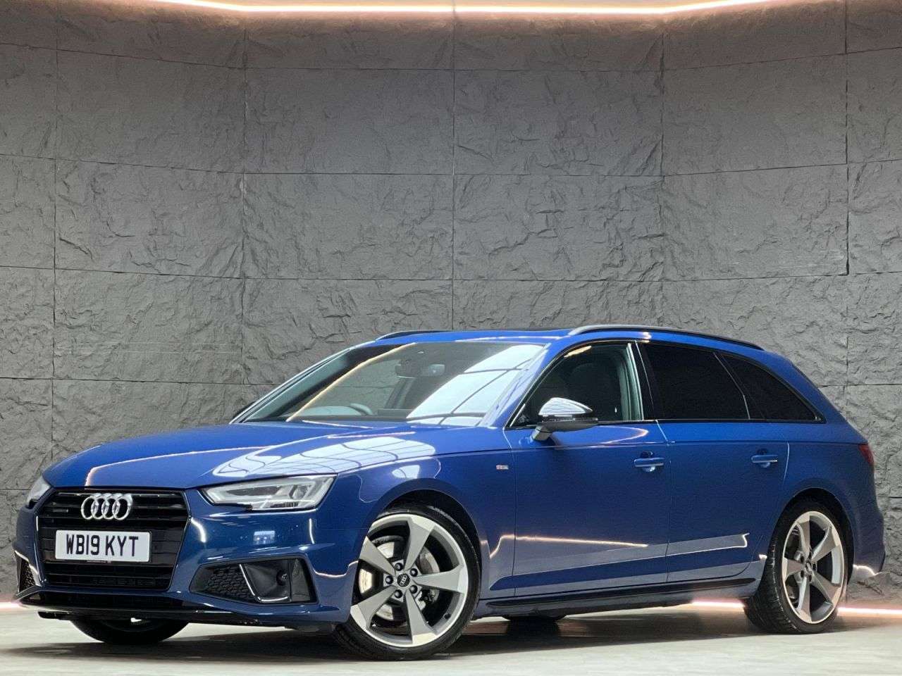 A 2019 AUDI A4 AVANT 2.0 TDI 40 Black Edition Estate 5dr Diesel S Tronic quattro Euro 6 (s/s) (1 A 2019 AUDI A4 AVANT 2.0 TDI 40 Black Edition Estate 5dr Diesel S Tronic quattro Euro 6 (s/s) (1