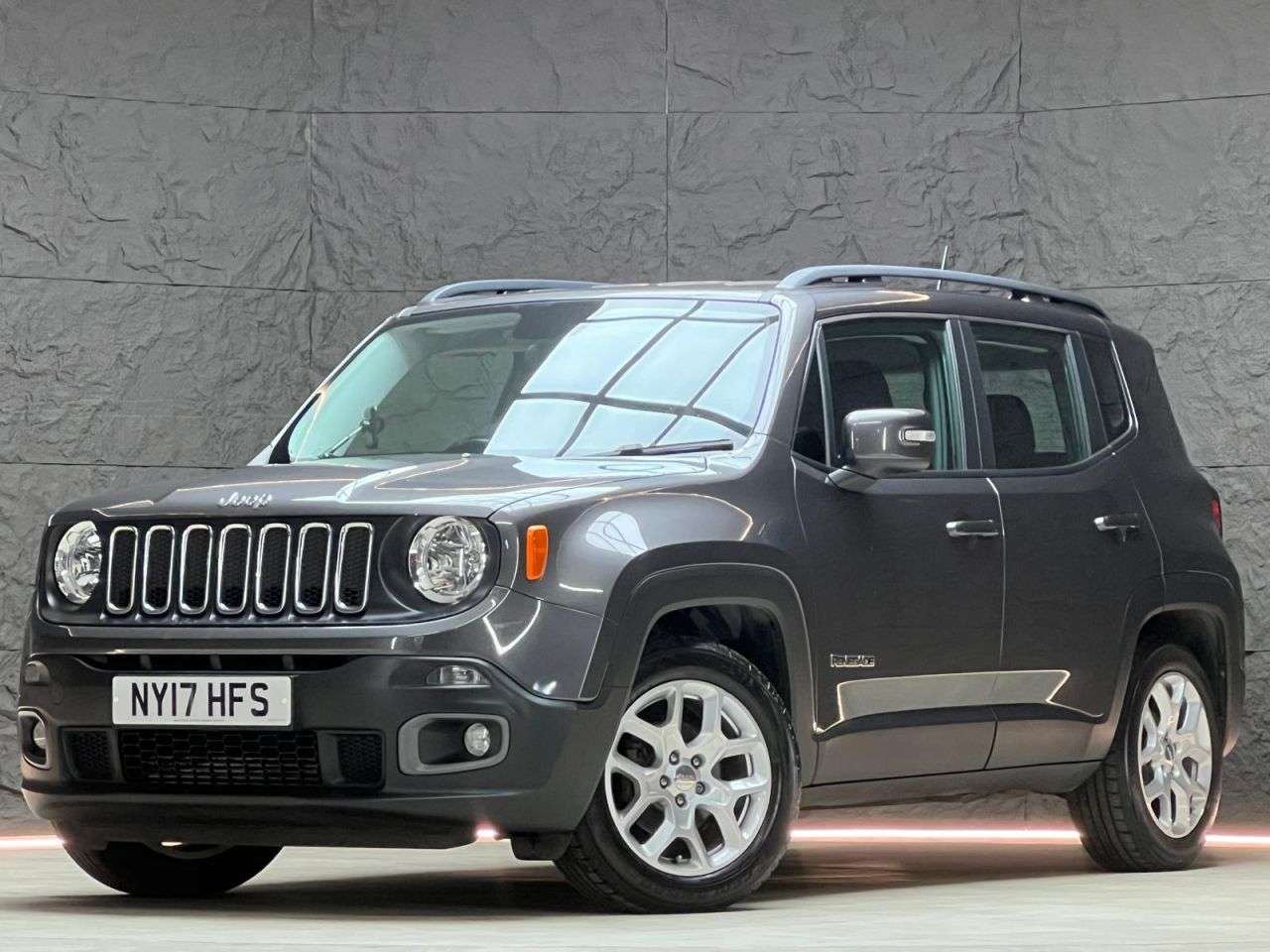 A 2017 JEEP RENEGADE 1.4T MultiAirII Longitude SUV 5dr Petrol DDCT Euro 6 (s/s) (140 ps) NAV, RE A 2017 JEEP RENEGADE 1.4T MultiAirII Longitude SUV 5dr Petrol DDCT Euro 6 (s/s) (140 ps) NAV, RE