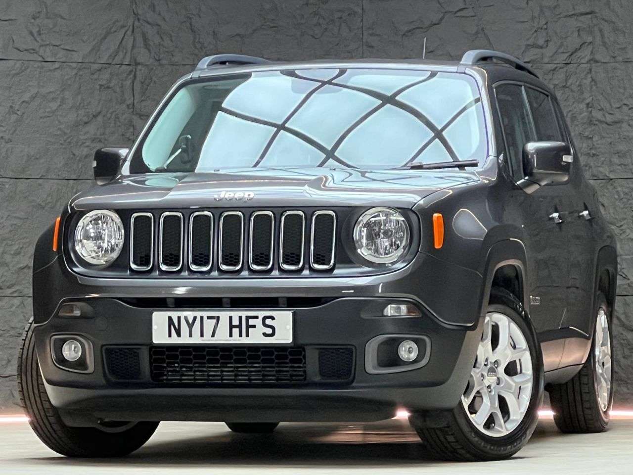 A 2017 JEEP RENEGADE 1.4T MultiAirII Longitude SUV 5dr Petrol DDCT Euro 6 (s/s) (140 ps) NAV, RE A 2017 JEEP RENEGADE 1.4T MultiAirII Longitude SUV 5dr Petrol DDCT Euro 6 (s/s) (140 ps) NAV, RE