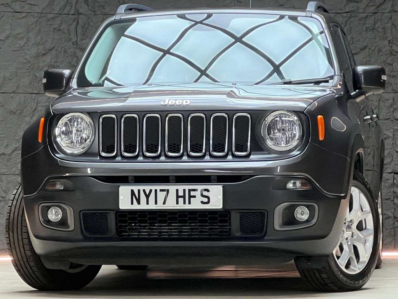 A 2017 JEEP RENEGADE 1.4T MultiAirII Longitude SUV 5dr Petrol DDCT Euro 6 (s/s) (140 ps) NAV, RE A 2017 JEEP RENEGADE 1.4T MultiAirII Longitude SUV 5dr Petrol DDCT Euro 6 (s/s) (140 ps) NAV, RE
