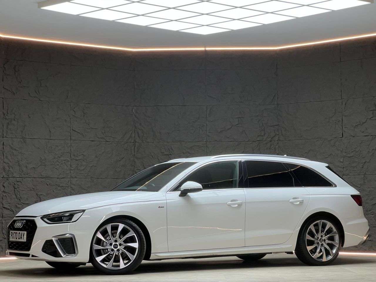 A 2020 AUDI A4 AVANT 2.0 TDI 30 S line Estate 5dr Diesel S Tronic Euro 6 (s/s) (136 ps) REAR CAM A 2020 AUDI A4 AVANT 2.0 TDI 30 S line Estate 5dr Diesel S Tronic Euro 6 (s/s) (136 ps) REAR CAM