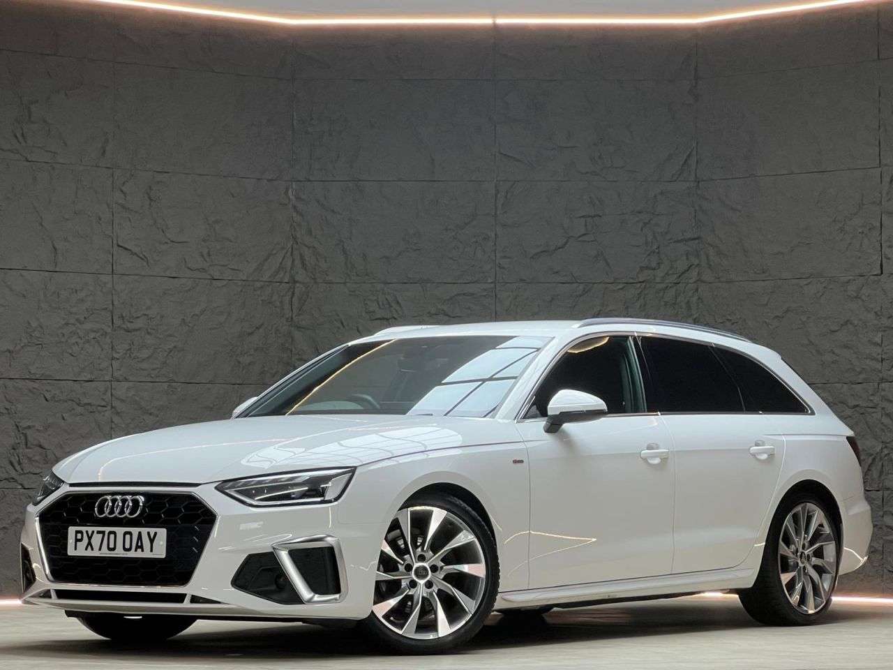 A 2020 AUDI A4 AVANT 2.0 TDI 30 S line Estate 5dr Diesel S Tronic Euro 6 (s/s) (136 ps) REAR CAM A 2020 AUDI A4 AVANT 2.0 TDI 30 S line Estate 5dr Diesel S Tronic Euro 6 (s/s) (136 ps) REAR CAM