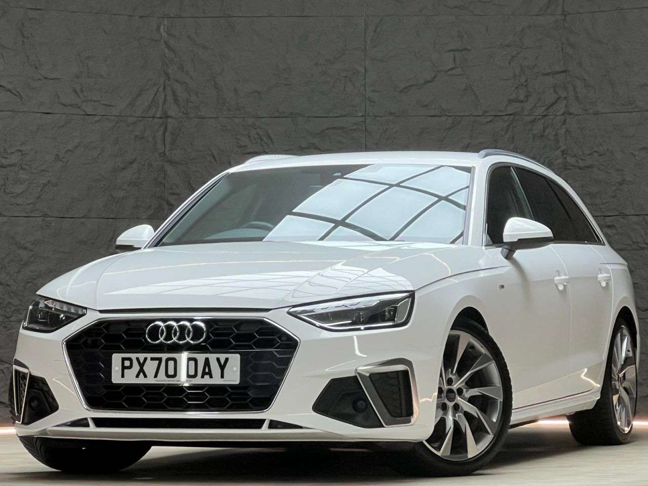A 2020 AUDI A4 AVANT 2.0 TDI 30 S line Estate 5dr Diesel S Tronic Euro 6 (s/s) (136 ps) REAR CAM A 2020 AUDI A4 AVANT 2.0 TDI 30 S line Estate 5dr Diesel S Tronic Euro 6 (s/s) (136 ps) REAR CAM