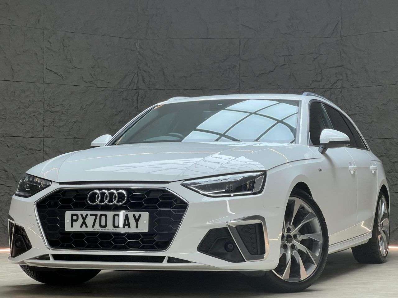 A 2020 AUDI A4 AVANT 2.0 TDI 30 S line Estate 5dr Diesel S Tronic Euro 6 (s/s) (136 ps) REAR CAM A 2020 AUDI A4 AVANT 2.0 TDI 30 S line Estate 5dr Diesel S Tronic Euro 6 (s/s) (136 ps) REAR CAM