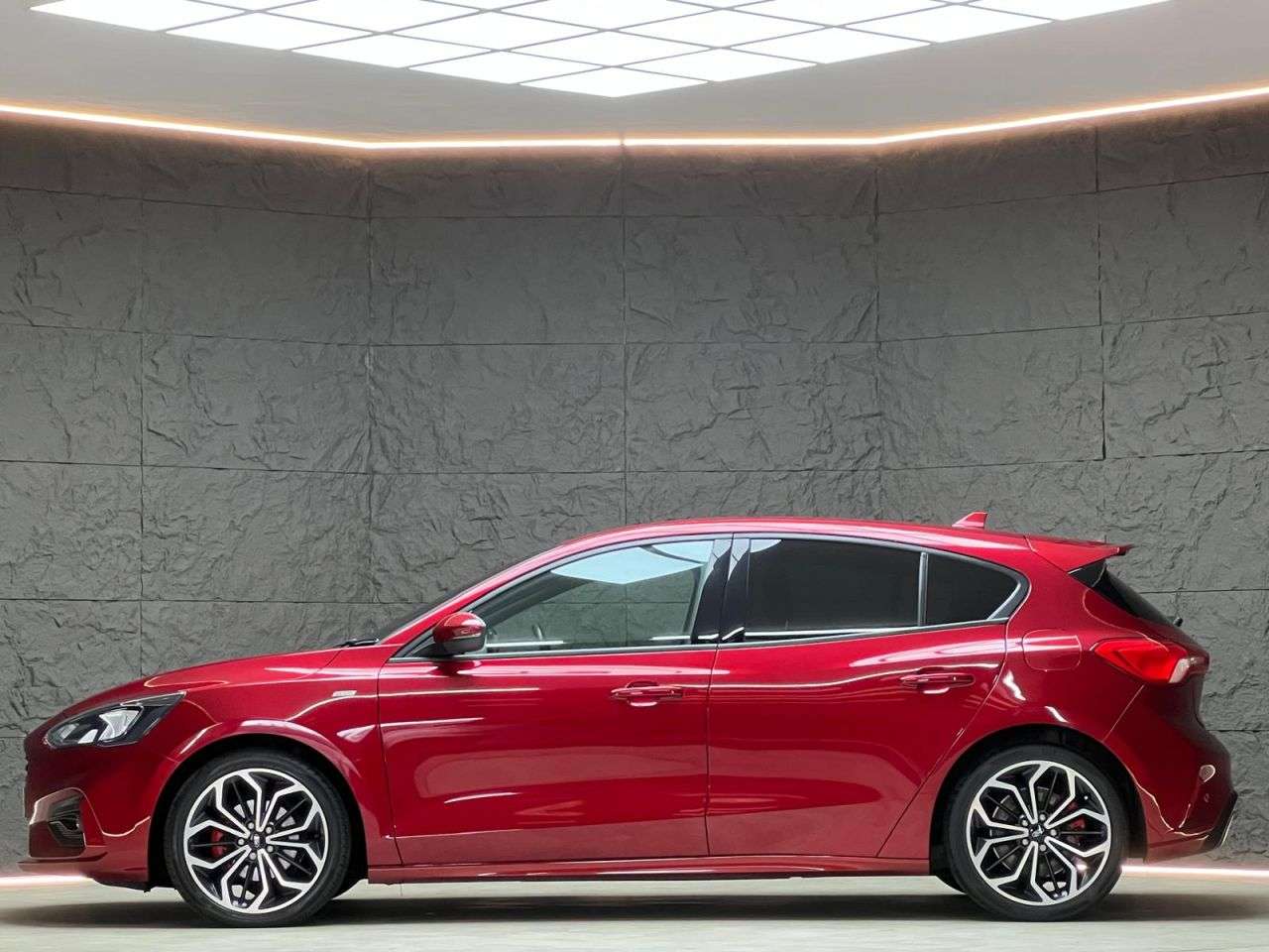 A 2019 FORD FOCUS 1.5T EcoBoost ST-Line X Hatchback 5dr Petrol Manual Euro 6 (s/s) (182 ps) H A 2019 FORD FOCUS 1.5T EcoBoost ST-Line X Hatchback 5dr Petrol Manual Euro 6 (s/s) (182 ps) H