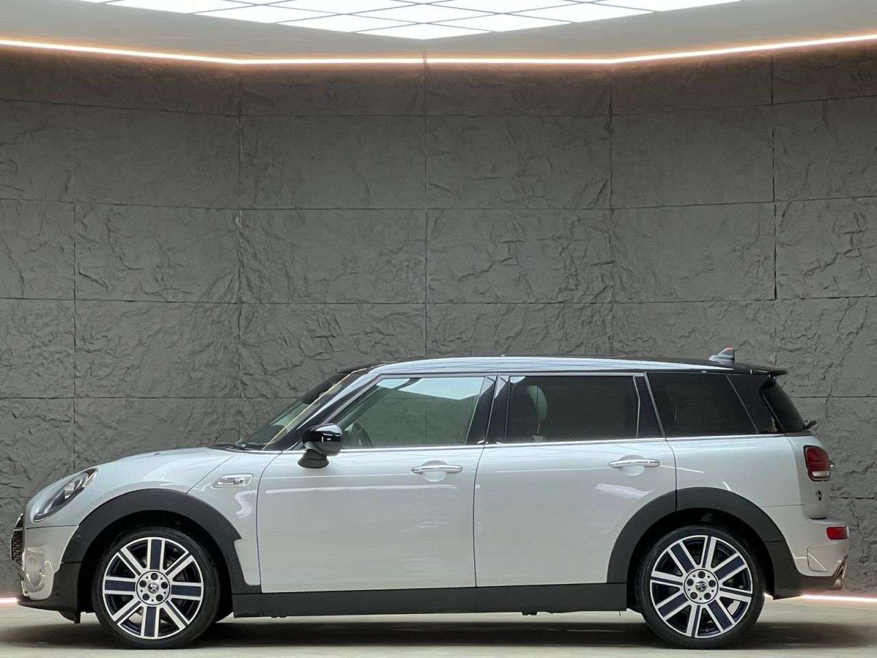 2019 MINI CLUBMAN 2019 MINI CLUBMAN