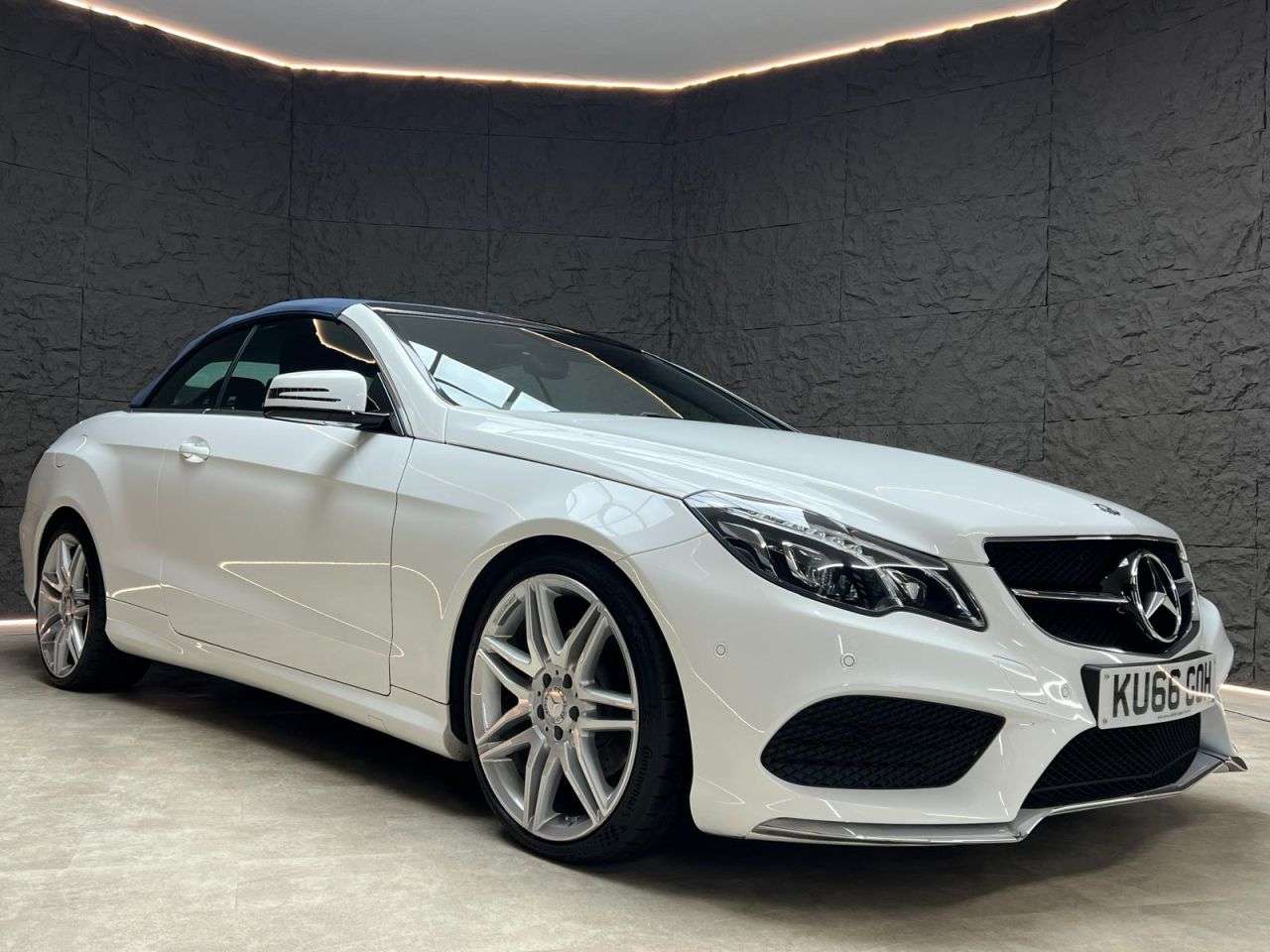 A 2016 MERCEDES-BENZ E-CLASS 3.0 E350d V6 AMG Line Edition Cabriolet 2dr Diesel G-Tronic+ Euro 6 (s/s) ( A 2016 MERCEDES-BENZ E-CLASS 3.0 E350d V6 AMG Line Edition Cabriolet 2dr Diesel G-Tronic+ Euro 6 (s/s) (