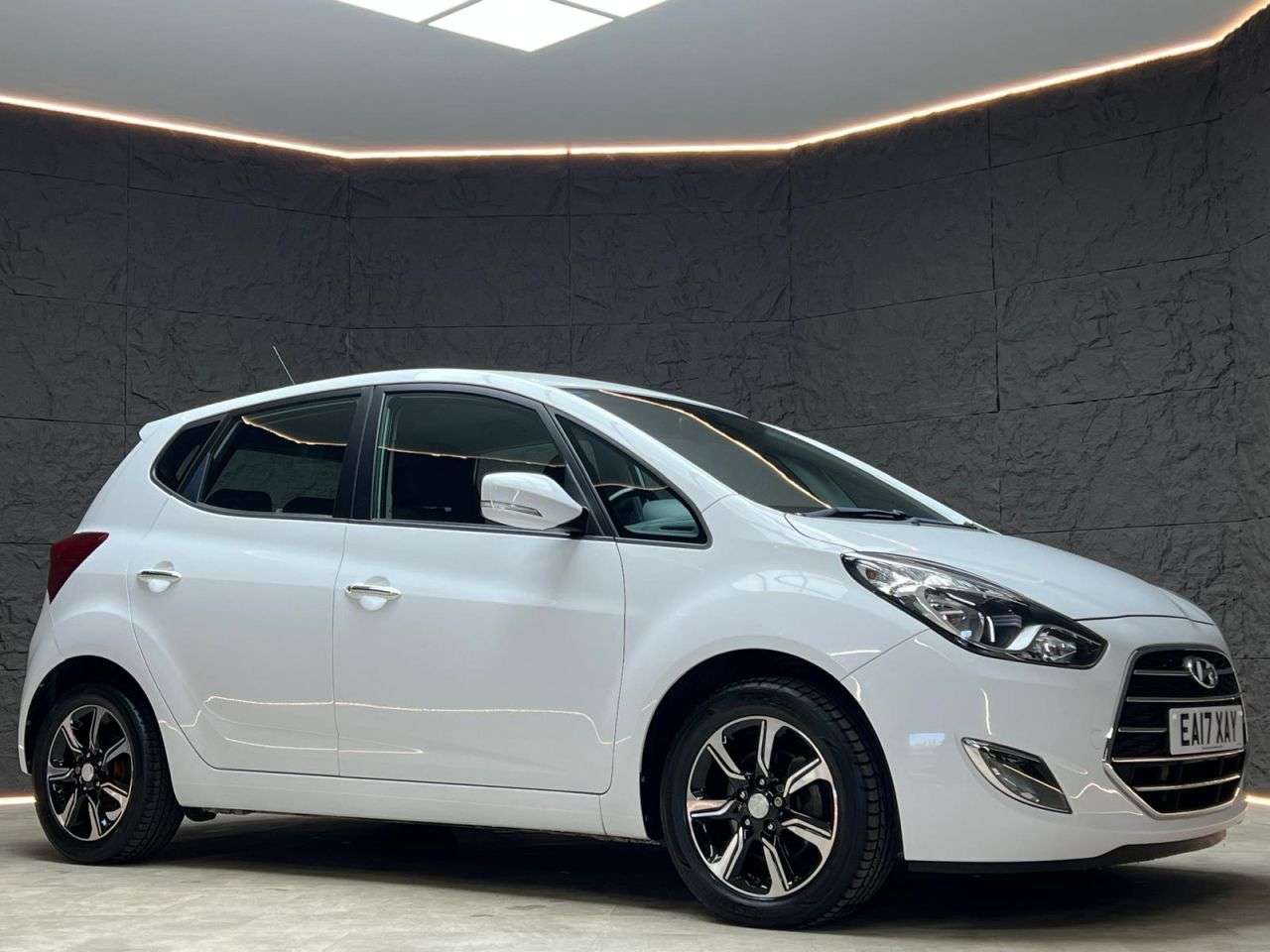 A 2017 HYUNDAI IX20 1.6 CRDi Blue Drive SE Hatchback 5dr Diesel Manual Euro 6 (s/s) (115 ps) LO A 2017 HYUNDAI IX20 1.6 CRDi Blue Drive SE Hatchback 5dr Diesel Manual Euro 6 (s/s) (115 ps) LO