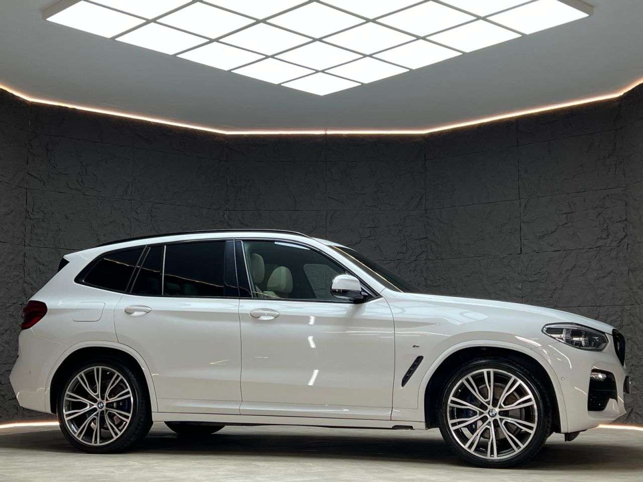 A 2019 BMW X3 3.0 30d M Sport SUV 5dr Diesel Auto xDrive Euro 6 (s/s) (265 ps) FSH, SUNRO A 2019 BMW X3 3.0 30d M Sport SUV 5dr Diesel Auto xDrive Euro 6 (s/s) (265 ps) FSH, SUNRO