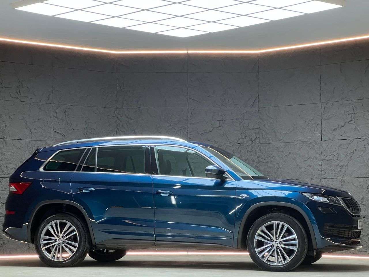 A 2020 SKODA KODIAQ 2.0 TDI Laurin & Klement SUV 5dr Diesel DSG 4WD Euro 6 (s/s) (7 Seat) (150 A 2020 SKODA KODIAQ 2.0 TDI Laurin & Klement SUV 5dr Diesel DSG 4WD Euro 6 (s/s) (7 Seat) (150