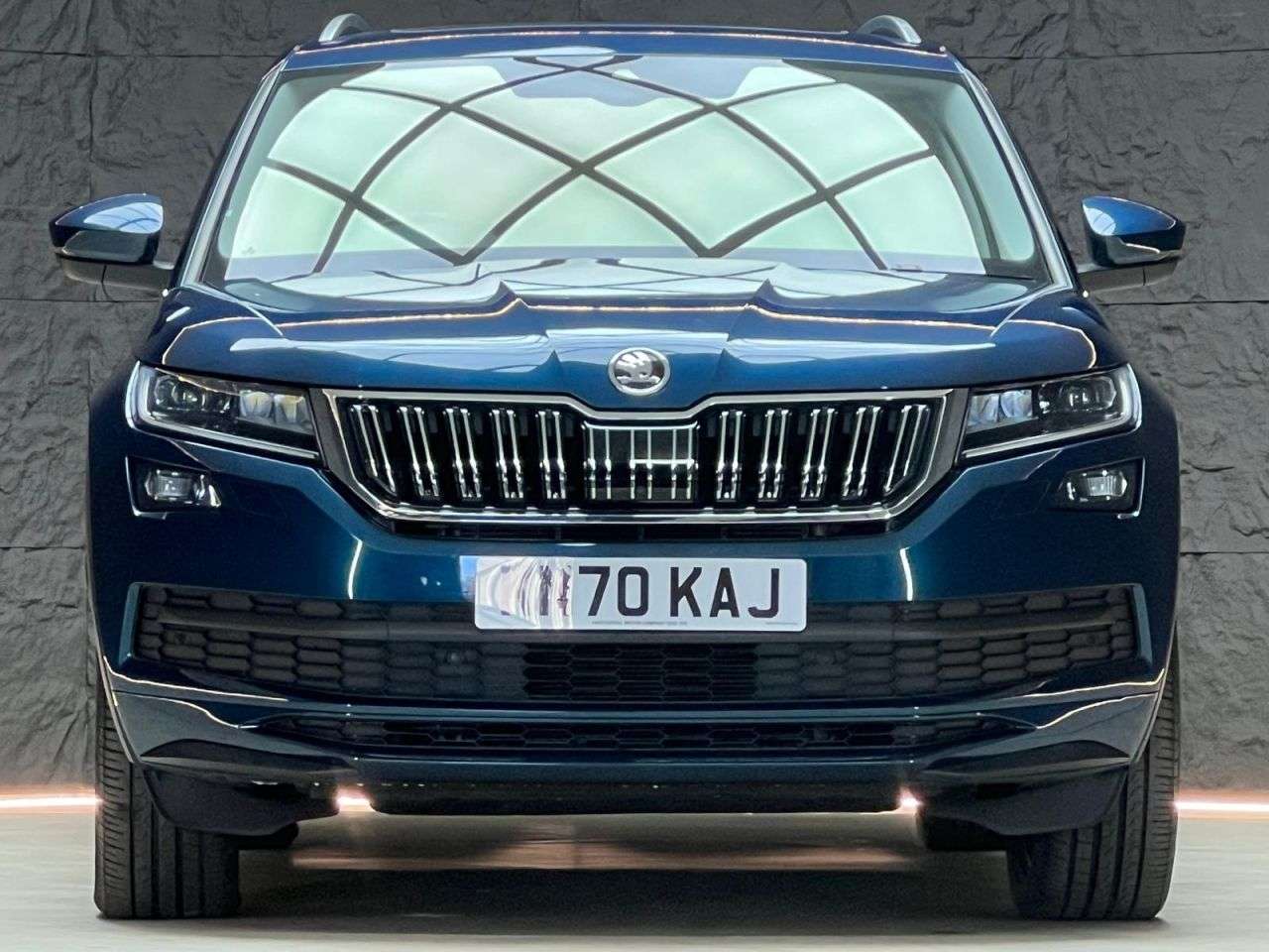 A 2020 SKODA KODIAQ 2.0 TDI Laurin & Klement SUV 5dr Diesel DSG 4WD Euro 6 (s/s) (7 Seat) (150 A 2020 SKODA KODIAQ 2.0 TDI Laurin & Klement SUV 5dr Diesel DSG 4WD Euro 6 (s/s) (7 Seat) (150