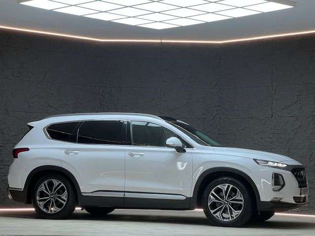 A 2018 HYUNDAI SANTA FE 2.2 CRDi Premium SE SUV 5dr Diesel Auto 4WD Euro 6 (s/s) 7 Seat (200 ps) FS A 2018 HYUNDAI SANTA FE 2.2 CRDi Premium SE SUV 5dr Diesel Auto 4WD Euro 6 (s/s) 7 Seat (200 ps) FS