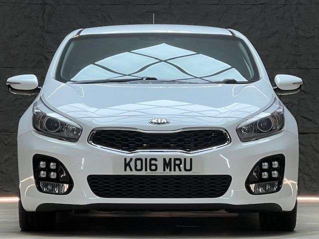 A 2016 KIA PROCEED 1.6 CRDi GT-Line Hatchback 3dr Diesel DCT Euro 6 (s/s) (134 bhp) FSH, REAR A 2016 KIA PROCEED 1.6 CRDi GT-Line Hatchback 3dr Diesel DCT Euro 6 (s/s) (134 bhp) FSH, REAR