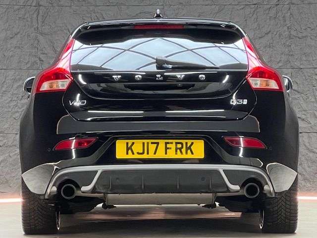 2017 VOLVO V40 2017 VOLVO V40