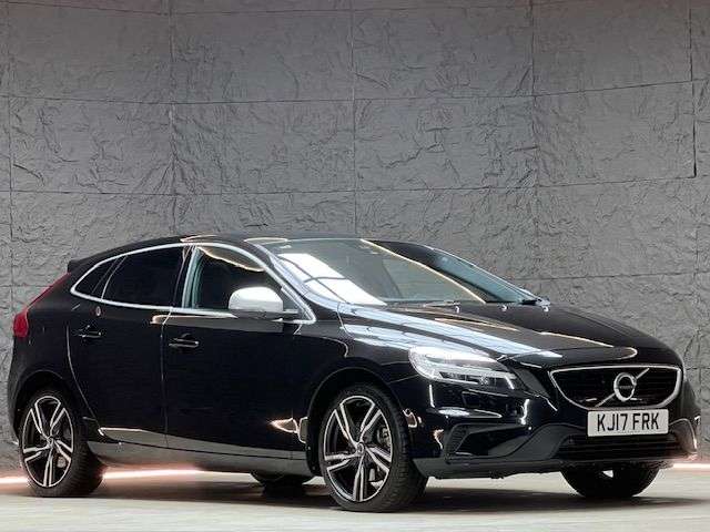 A 2017 VOLVO V40 2.0 D3 R-Design Pro Hatchback 5dr Diesel Auto Euro 6 (s/s) (150 ps) ** 2 OW A 2017 VOLVO V40 2.0 D3 R-Design Pro Hatchback 5dr Diesel Auto Euro 6 (s/s) (150 ps) ** 2 OW