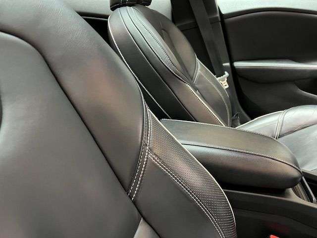 2017 VOLVO V40 2017 VOLVO V40