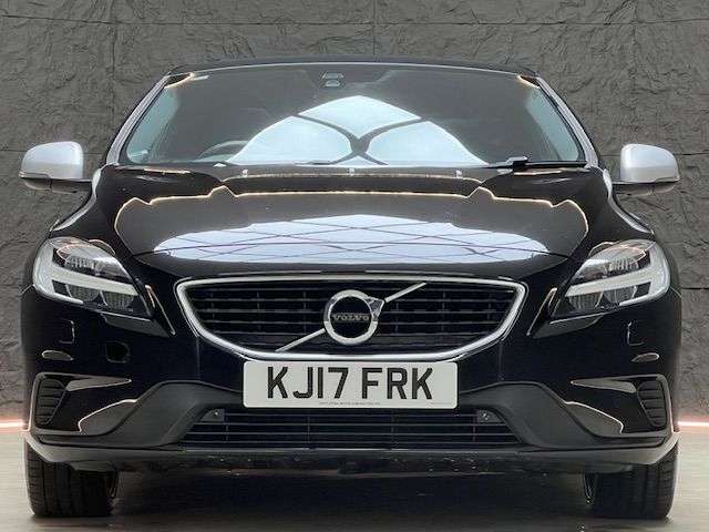2017 VOLVO V40 2017 VOLVO V40