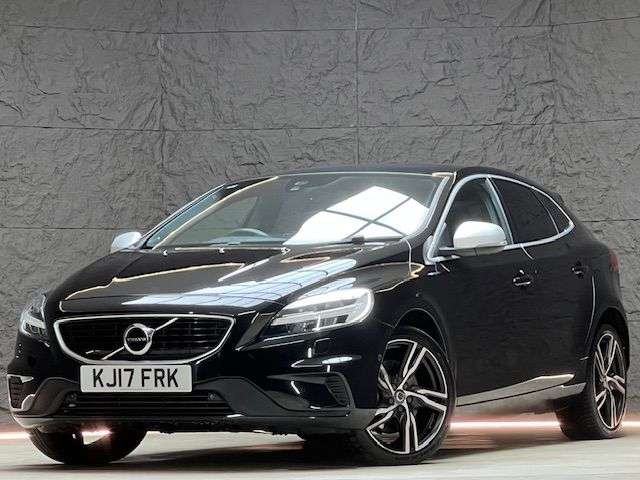 A 2017 VOLVO V40 2.0 D3 R-Design Pro Hatchback 5dr Diesel Auto Euro 6 (s/s) (150 ps) ** 2 OW A 2017 VOLVO V40 2.0 D3 R-Design Pro Hatchback 5dr Diesel Auto Euro 6 (s/s) (150 ps) ** 2 OW