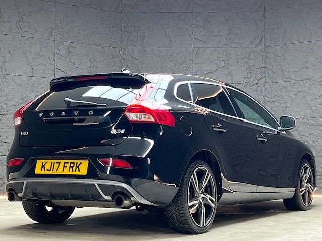 2017 VOLVO V40 2017 VOLVO V40