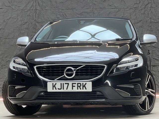 2017 VOLVO V40 2017 VOLVO V40