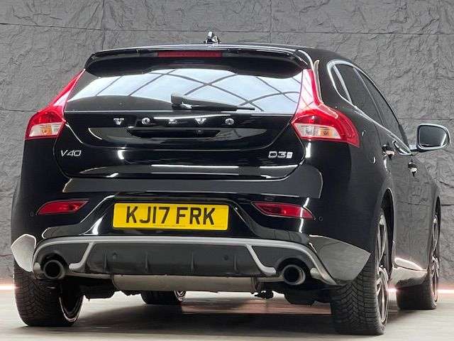 2017 VOLVO V40 2017 VOLVO V40